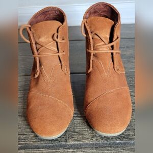 Toms Lace Up Wedge Heel Ankle Booties Brown Suede Camel 300513 /Womans Size 9